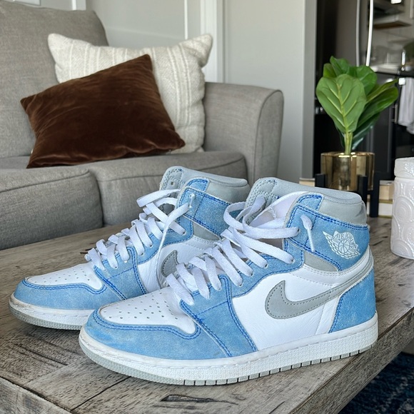 SOLD- Jordan 1 OG Hyper Royal - Picture 1 of 7
